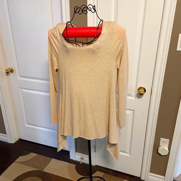 Cupio Tops - Boho Asymmetrical Bottom Top in Lightweight Drapey Fabric. Sz XL EUC
